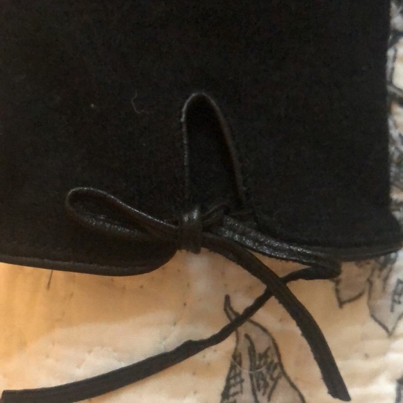 Wool gloves with ties - Picture 2 of 2